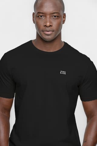 Camiseta preta King & Joe no perfil da E'toiss